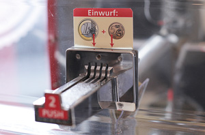 Geldeinwurf.jpg, 23kB